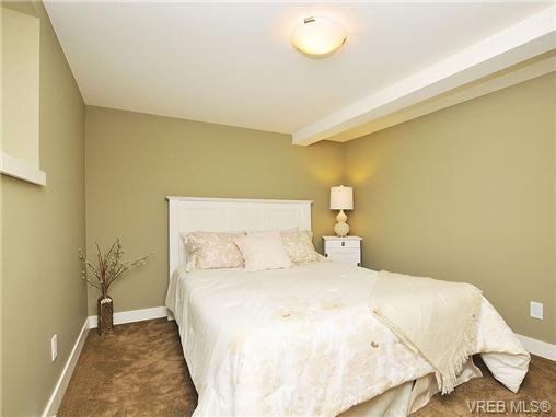 1068 Bank St - Photo 3 of 3