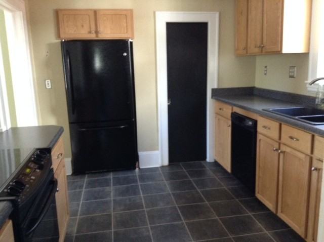 1028 Sherwood Ave SW - Photo 3 of 10