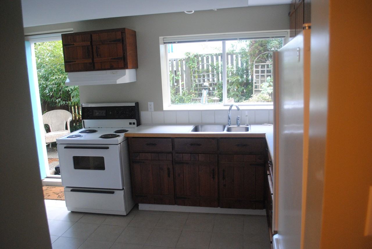 1942 Banbury Rd - Photo 2 of 6