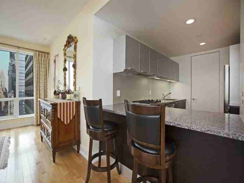 301 W 43rd St - Photo 3 of 4