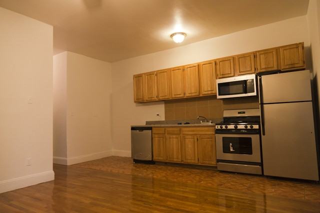 10026 112 St NW - Photo 2 of 5
