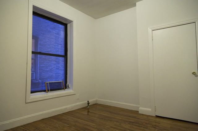 10026 112 St NW - Photo 3 of 5