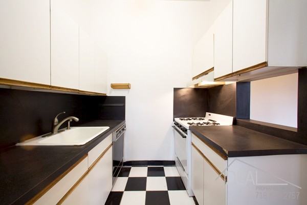 147 Willow St - Photo 3 of 4