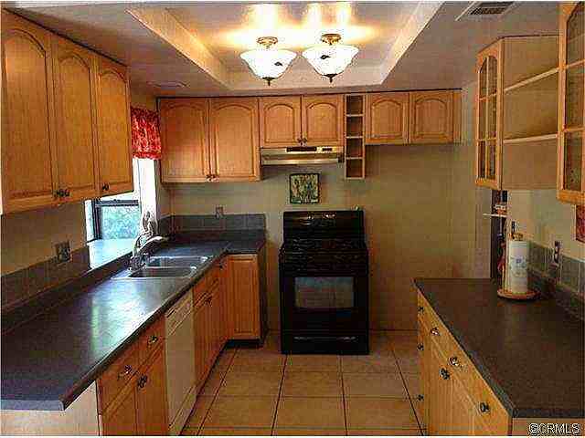 24548 Skyrock Dr - Photo 2 of 14