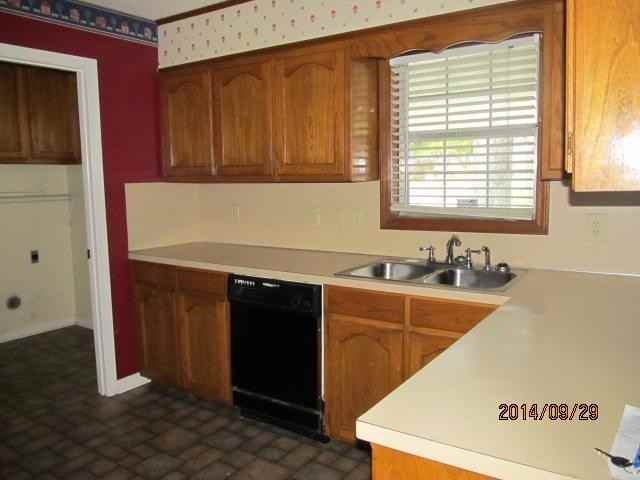 500 Woodhaven Dr - Photo 2 of 6