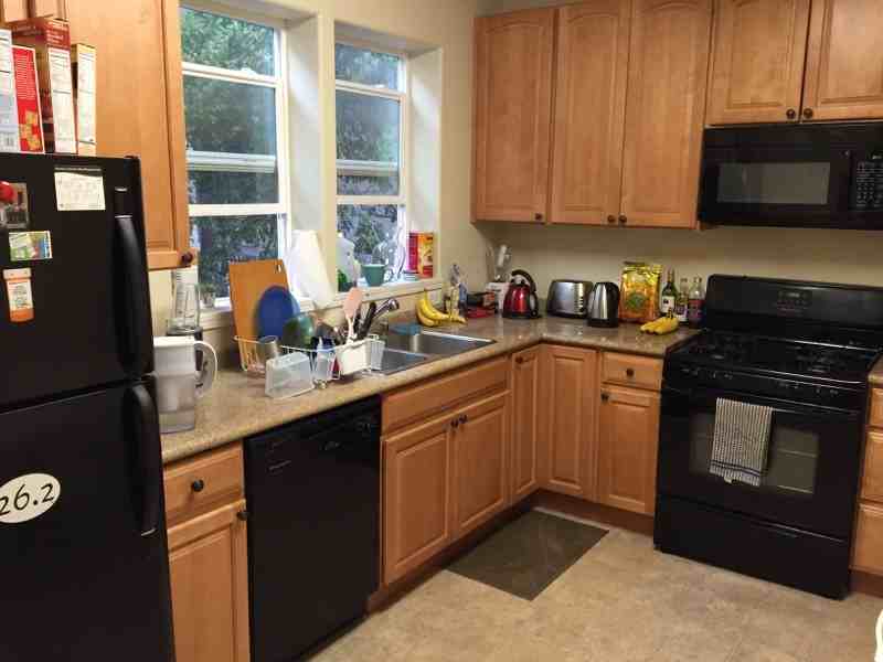 2538 Hillegass Ave - Photo 2 of 6