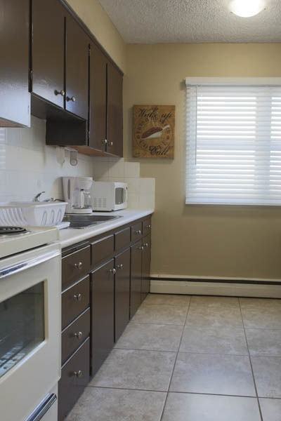 516 18 Ave SW - Photo 3 of 10