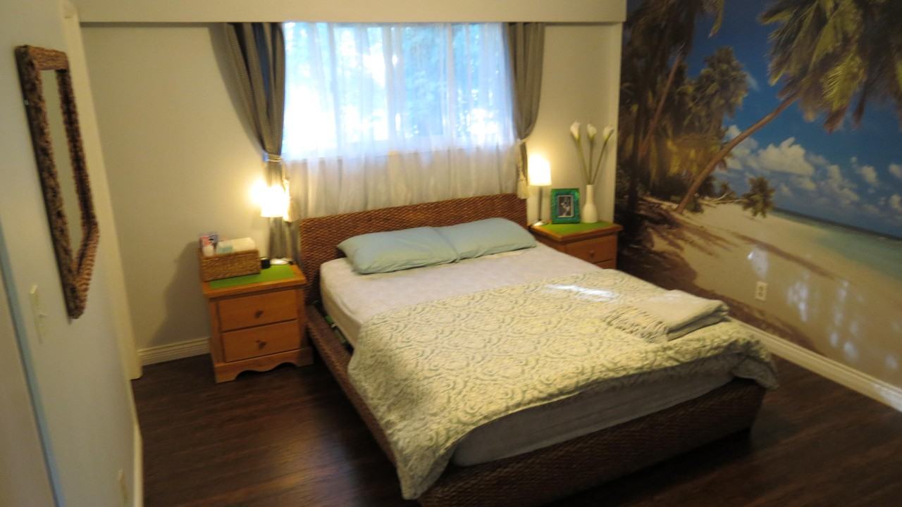 11766 81a Ave - Photo 2 of 14