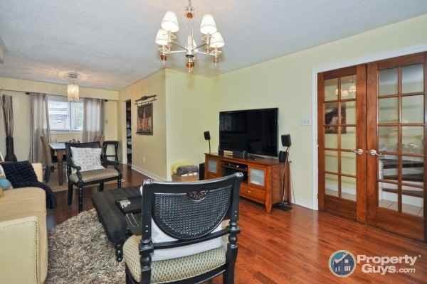 52 Gainsborough Rd - Photo 3 of 8