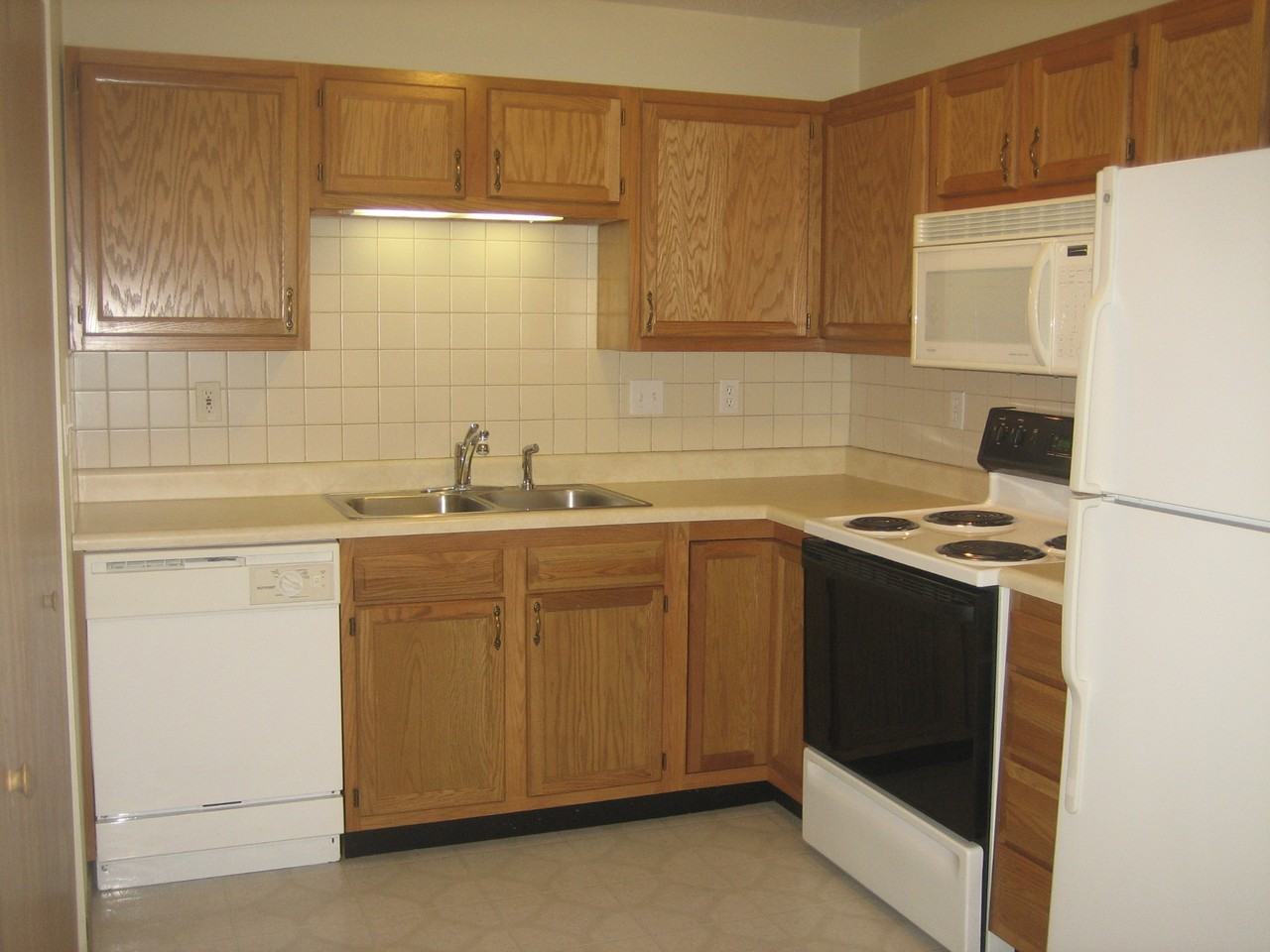 7 Silver Oaks Ln #9 - Photo 2 of 11