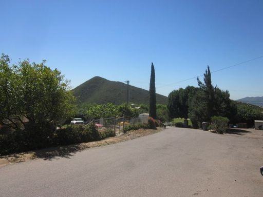 2527 Eucalyptus Dr - Photo 3 of 17