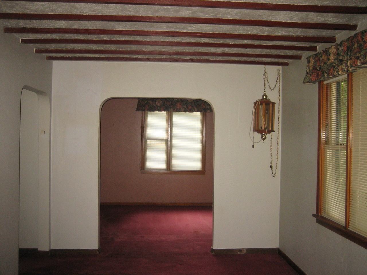 11913 131 St NW - Photo 3 of 4