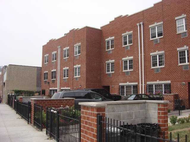 1028 Boston Rd - Photo 2 of 4