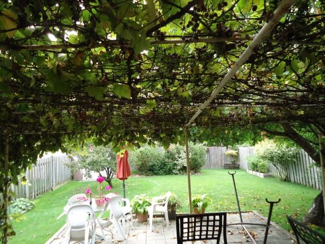 120 Stonyburn Crescent - Photo 3 of 5