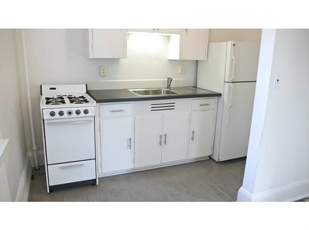 930 89th Ave W 202 - Photo 3 of 9