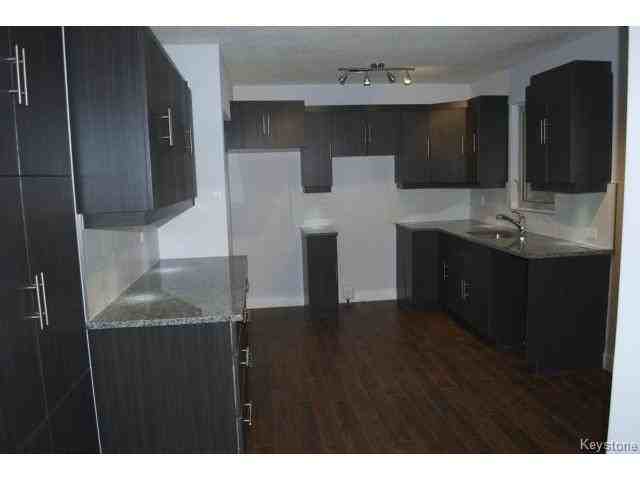966 McLeod Ave, Winnipeg, MB R2G 2K9, Canada 3 bedroom House Rental