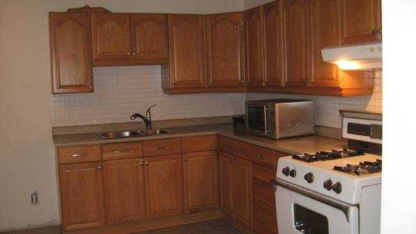 2216 Avenue Regent - Photo 2 of 7