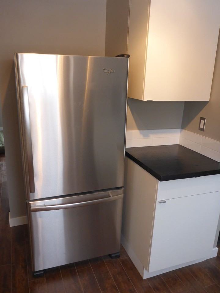 9414 110 Ave NW - Photo 3 of 10