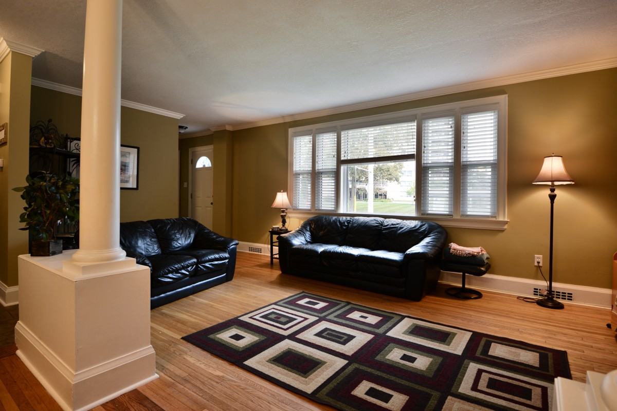 181 Margaret Ave - Photo 3 of 9