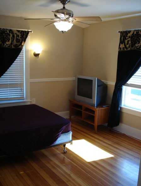 33 Wellington St - Photo 2 of 2