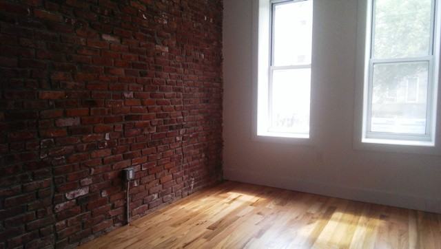 909 Jefferson Ave #2R - Photo 3 of 5