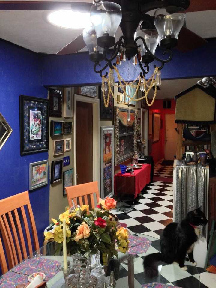 832 NW 10th Ave - Photo 2 of 8