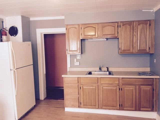 11 White Plains Rd - Photo 2 of 4