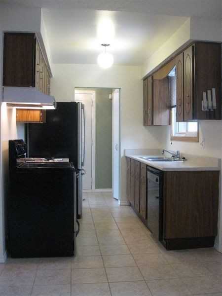 77 Bonaventure Dr - Photo 3 of 7