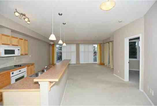 4823 104a St NW - Photo 3 of 8