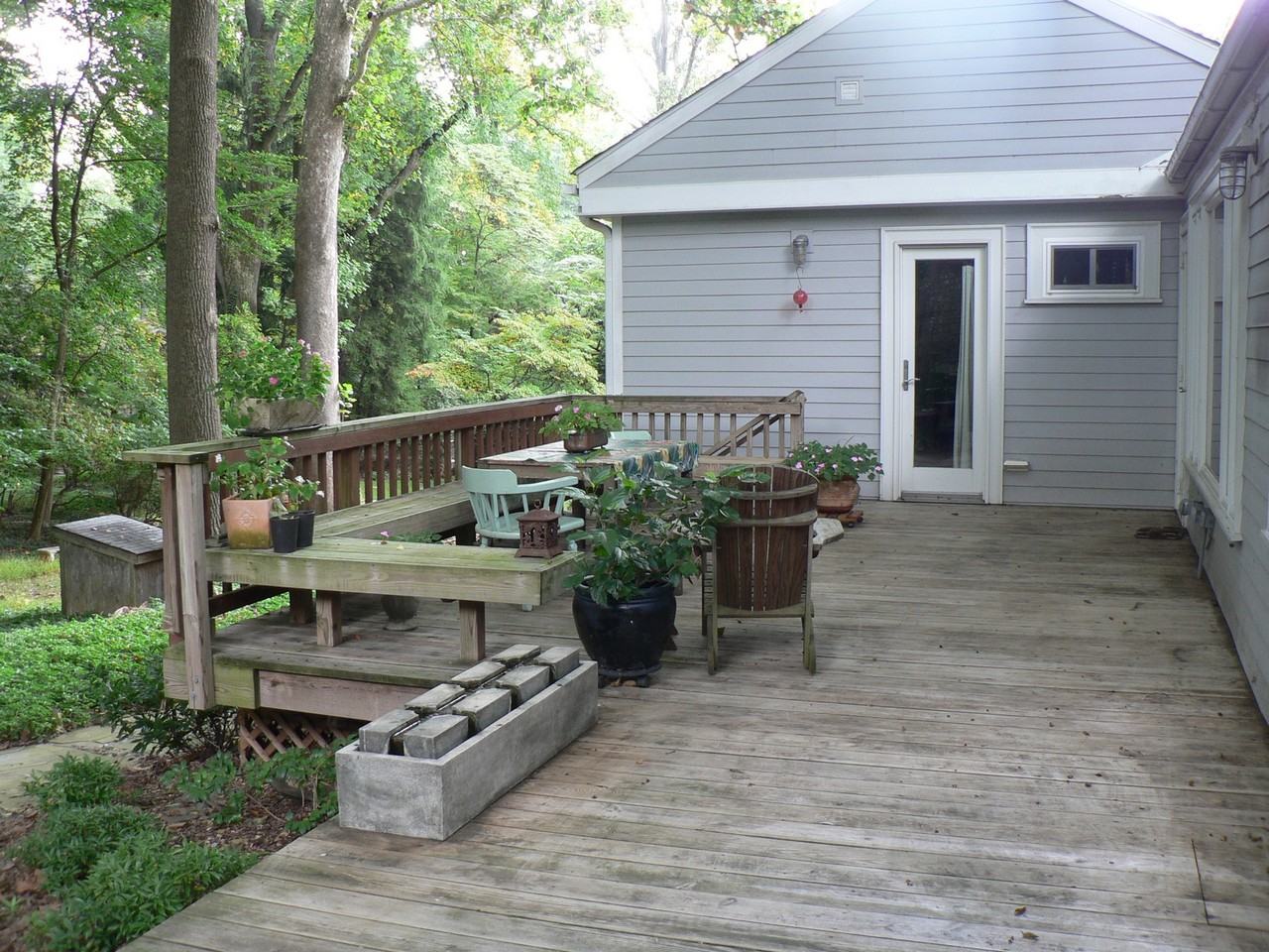 10807 Montrose Ave - Photo 3 of 14