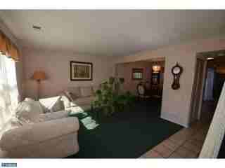 1609 Royal Pl - Photo 3 of 7