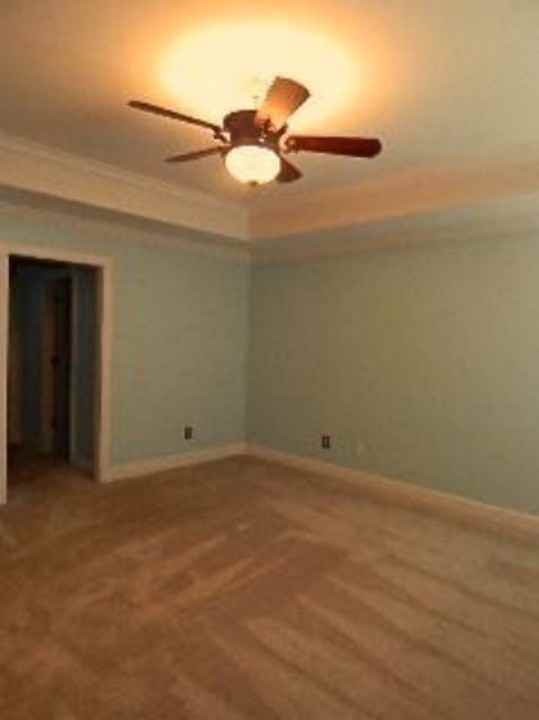 819 Holland Dr - Photo 2 of 7