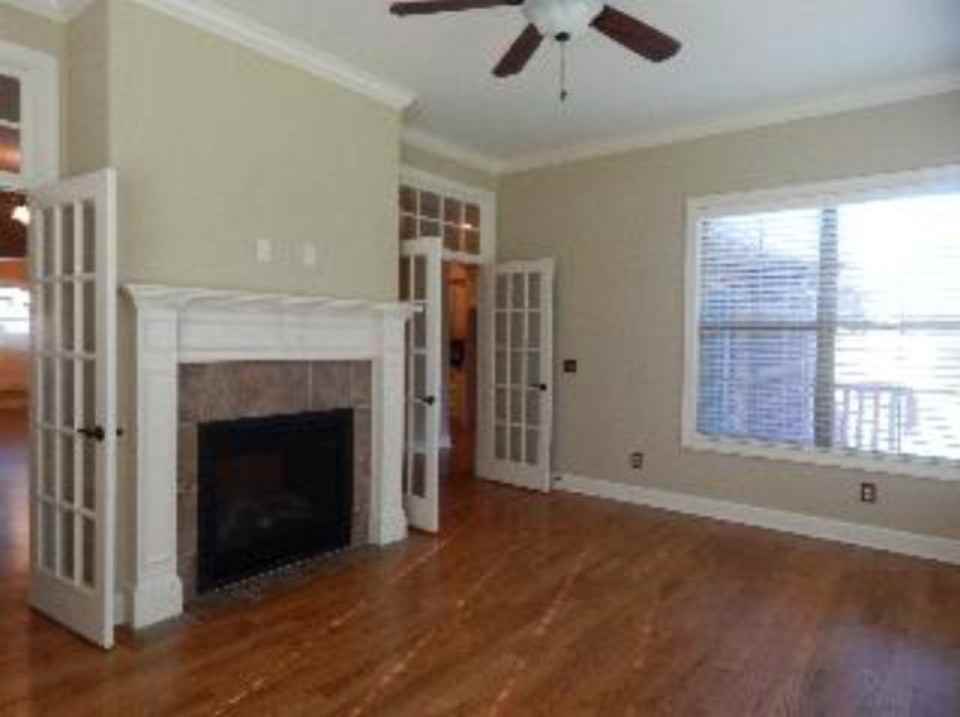 819 Holland Dr - Photo 3 of 7