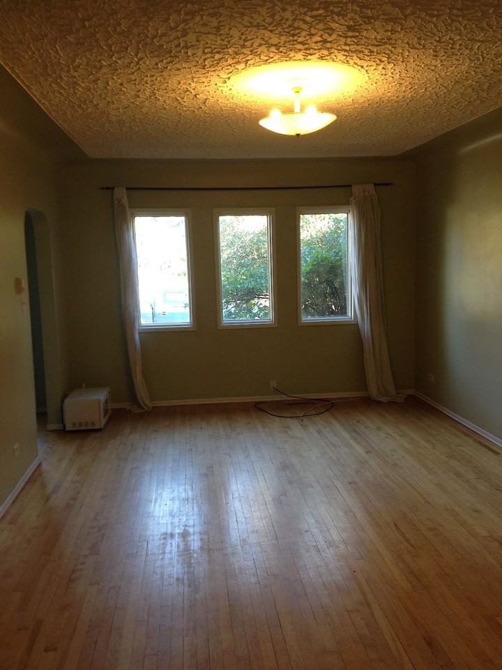 1931 33 Ave SW - Photo 2 of 8