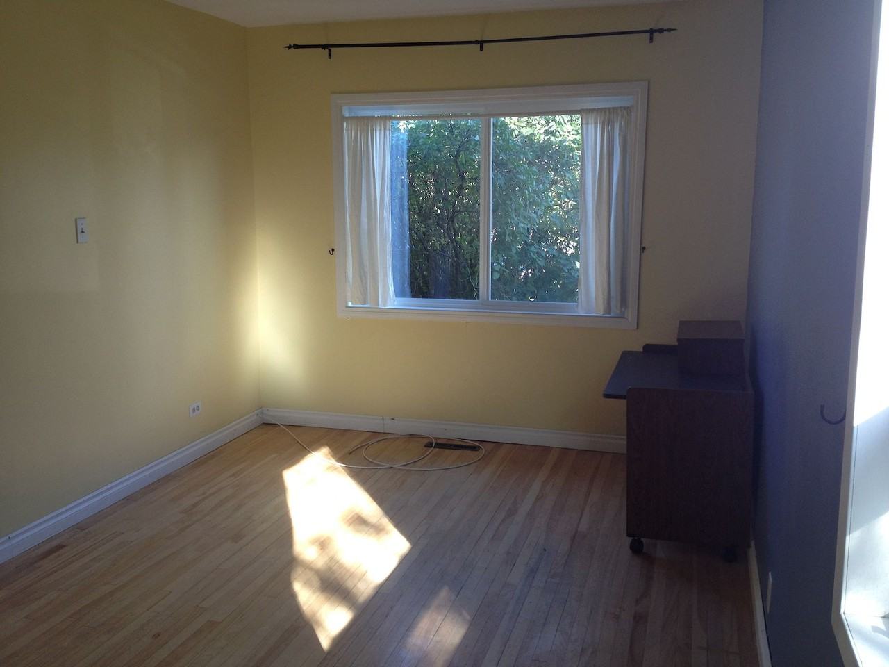 1931 33 Ave SW - Photo 3 of 8