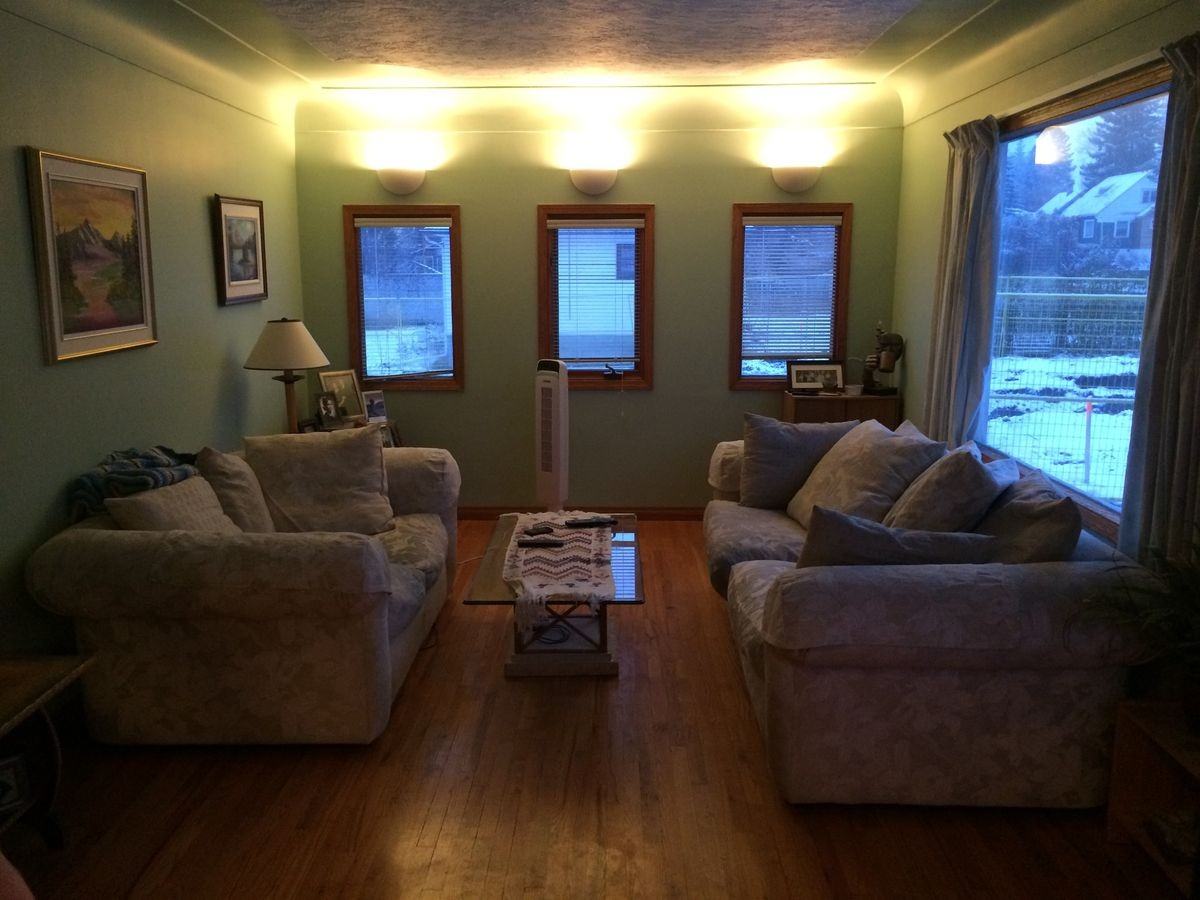 1523 33 Ave SW - Photo 2 of 5