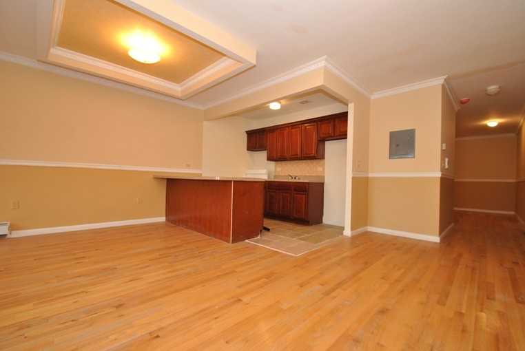 918 Summit Ave 1 - Photo 2 of 8