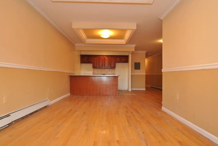 918 Summit Ave 1 - Photo 3 of 8