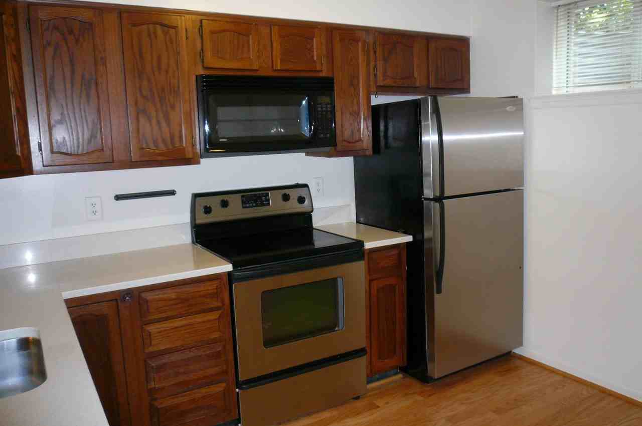 1617 S Barton St - Photo 2 of 4