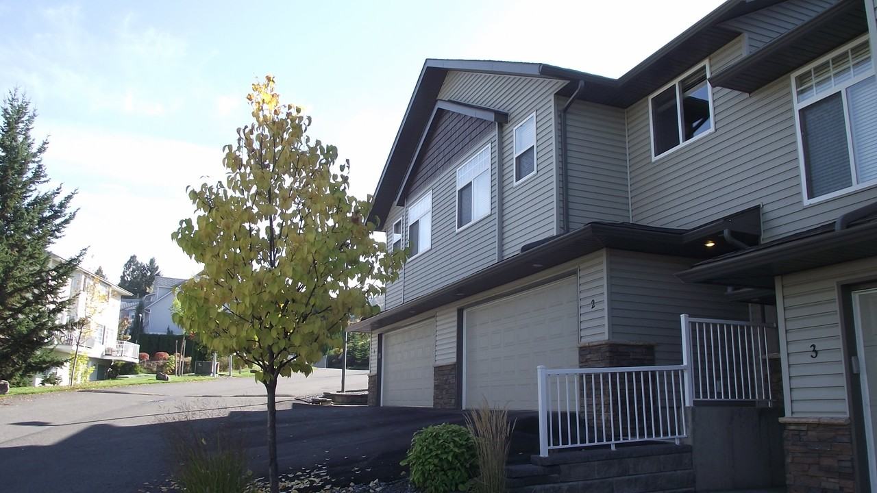 2046 Robson Pl - Photo 3 of 3