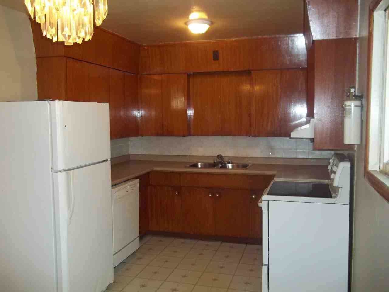 605 Manitoba Ave - Photo 2 of 6