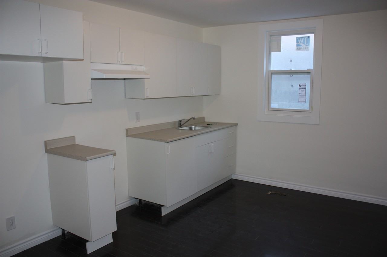 419 Parliament St - Photo 2 of 5