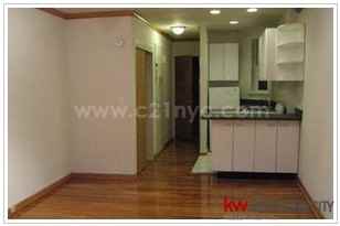 342 E 55th St #DS - Photo 2 of 3