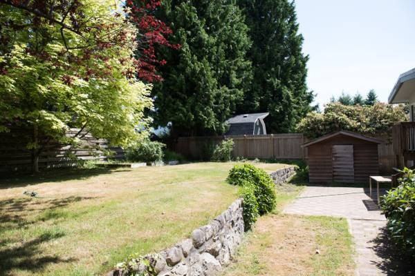 1426 20th St - Photo 3 of 7