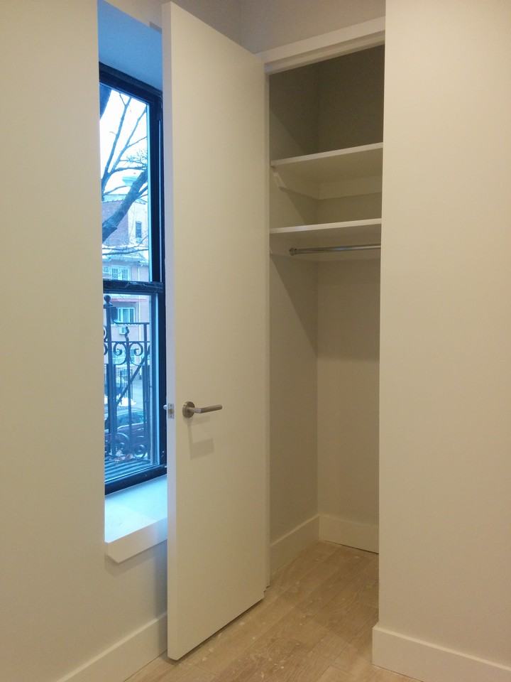 172 Brooklyn Ave 2R - Photo 3 of 9