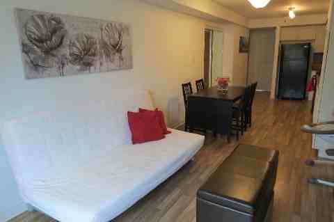 823 Dundas St - Photo 3 of 8