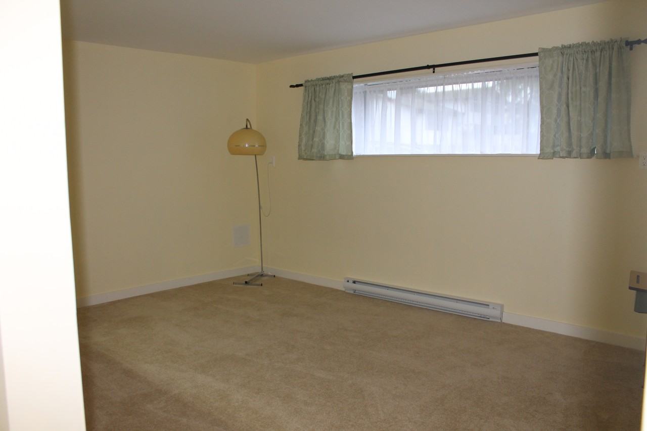 1030 Waverley Terrace - Photo 3 of 6