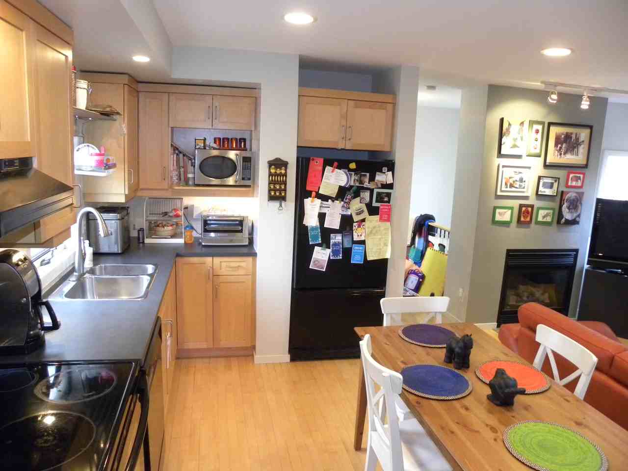 52 6 St NE - Photo 2 of 8