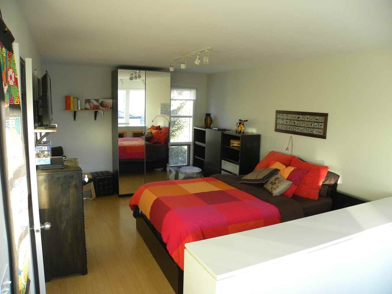52 6 St NE - Photo 3 of 8
