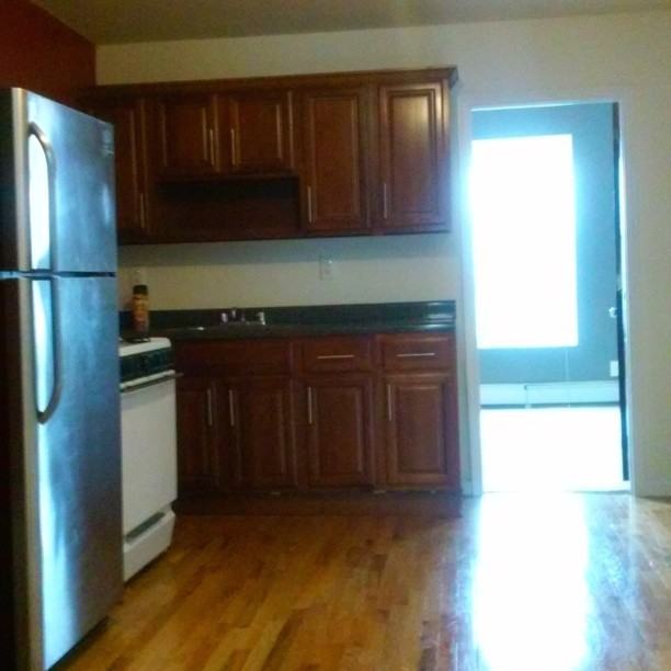 565 Kosciuszko St #4 - Photo 3 of 7